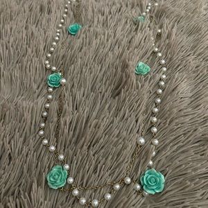 Flower and pearl necklace